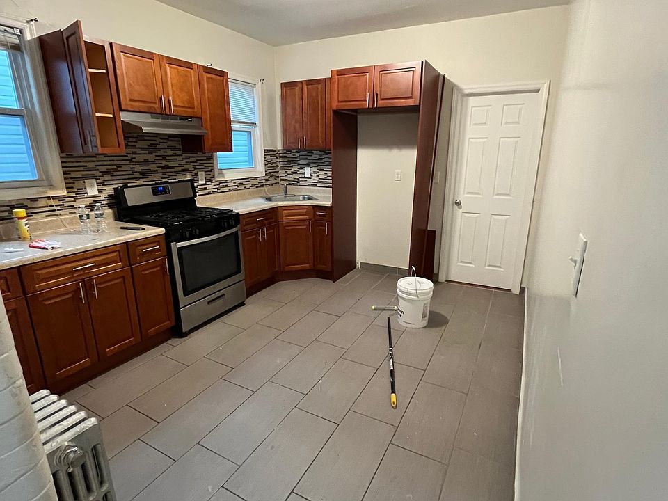 1st image of 19 Nassau Pl