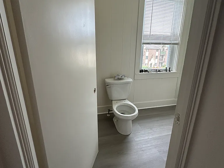 upstairs full bathroom
