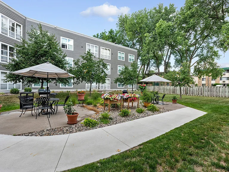 Forest Place Apartments — Photo 20