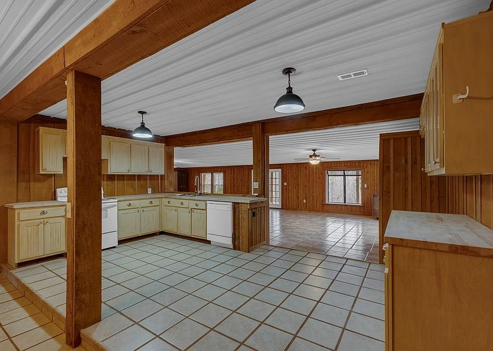 1st image of 233 Macarthur Ln