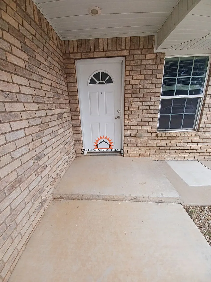 4624 Sandstone — Photo 2