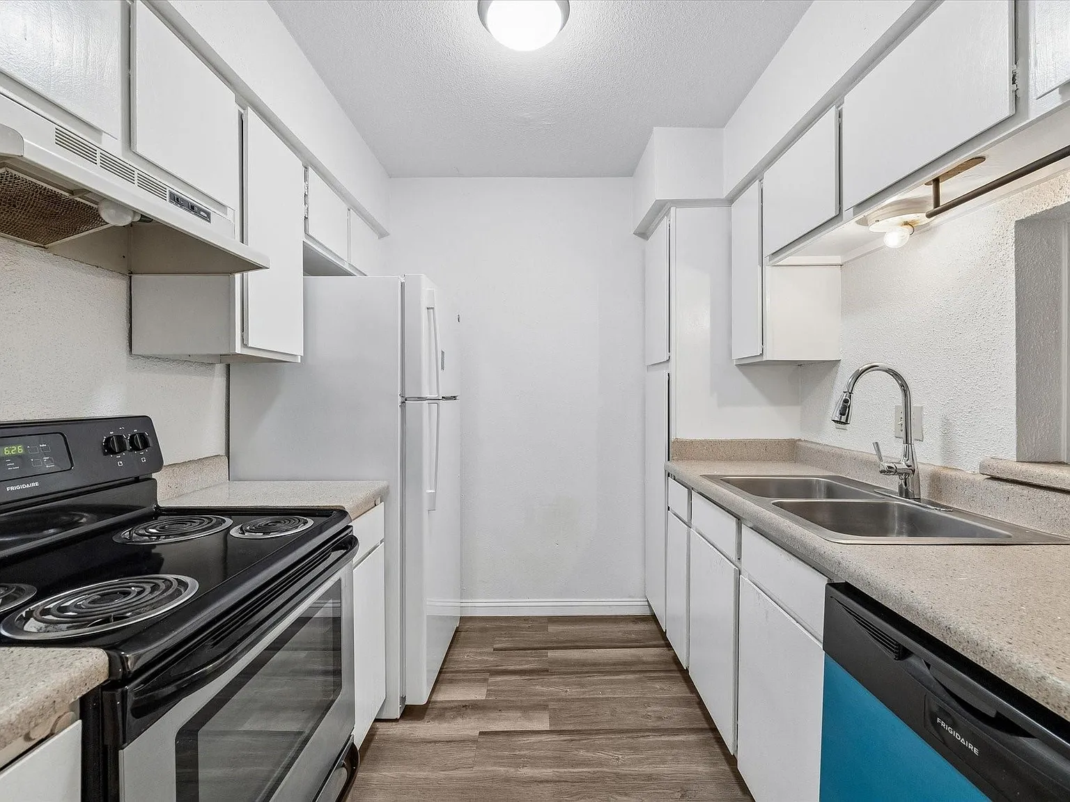 1 bed, 1.0 bath, 767 sqft, $1,100 — Photo 3