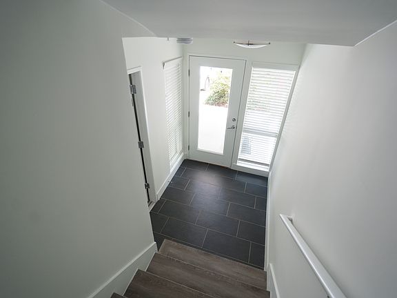 5th image of 1300 Francis Ave