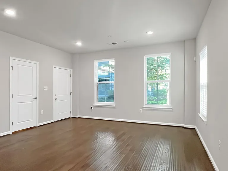 3201 Tribune Ct — Photo 23