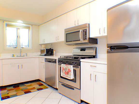 2nd image of 30 Stonecrest Ct