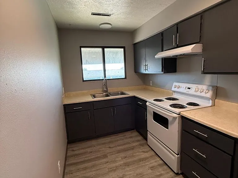 7112 Hillandale Rd — Photo 11