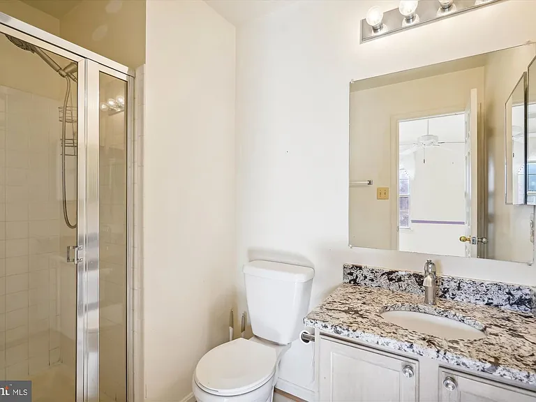 2409 Simpkins Farm Dr — Photo 11