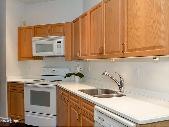 4th image of 19 Carriage Ln
