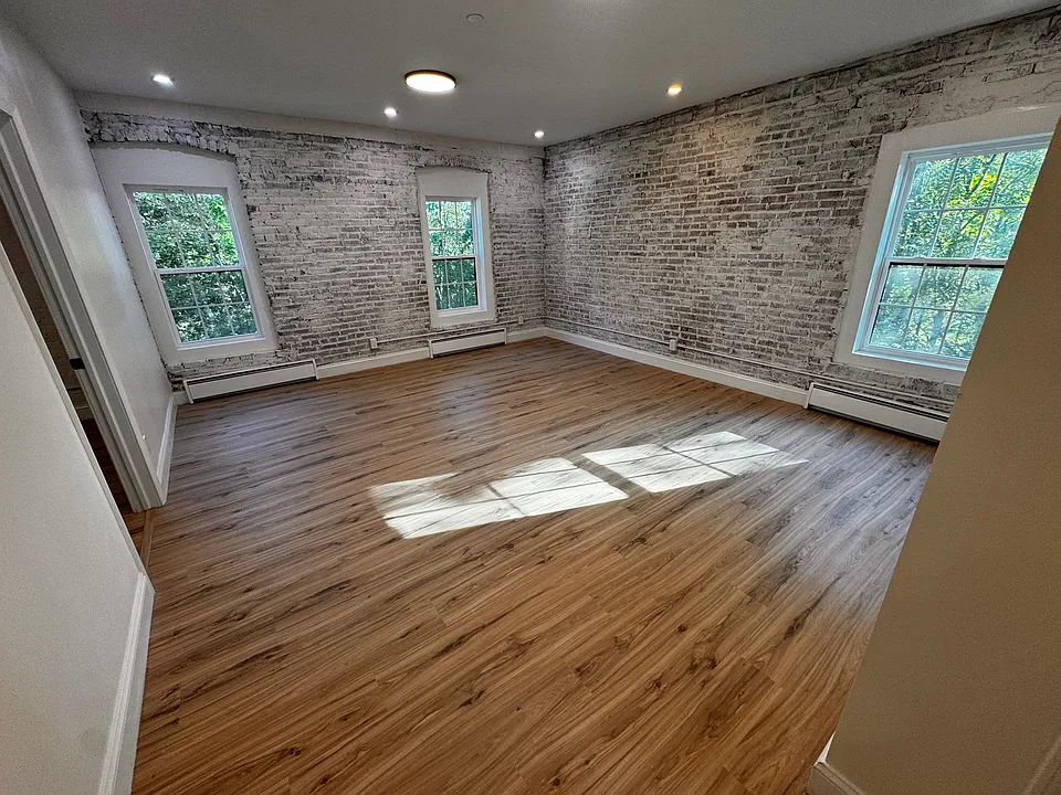 42 Johnston Ave #8