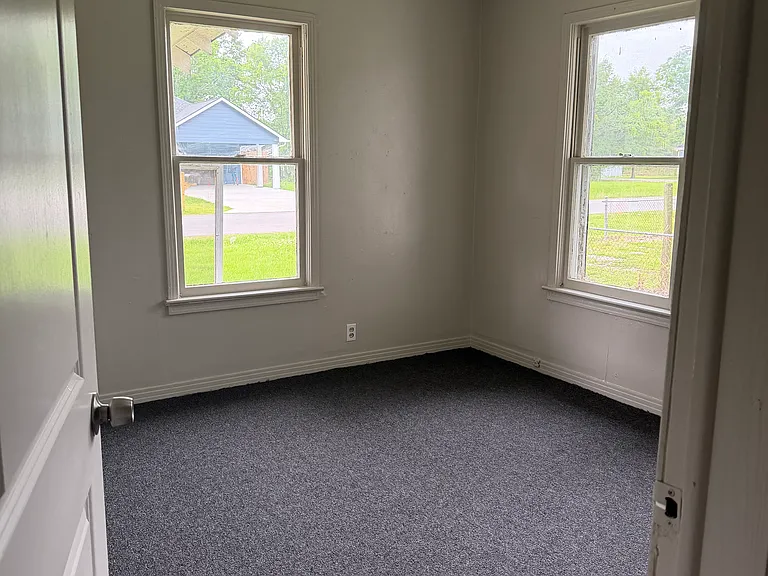 2210 Wilson St — Photo 3