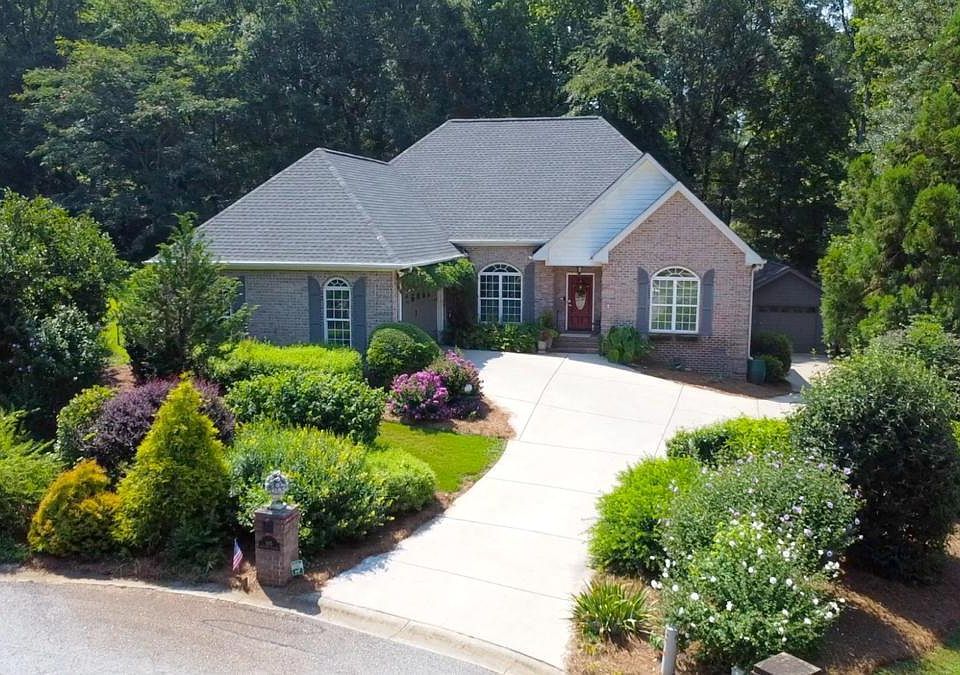 1st image of 105 Greystone Ter