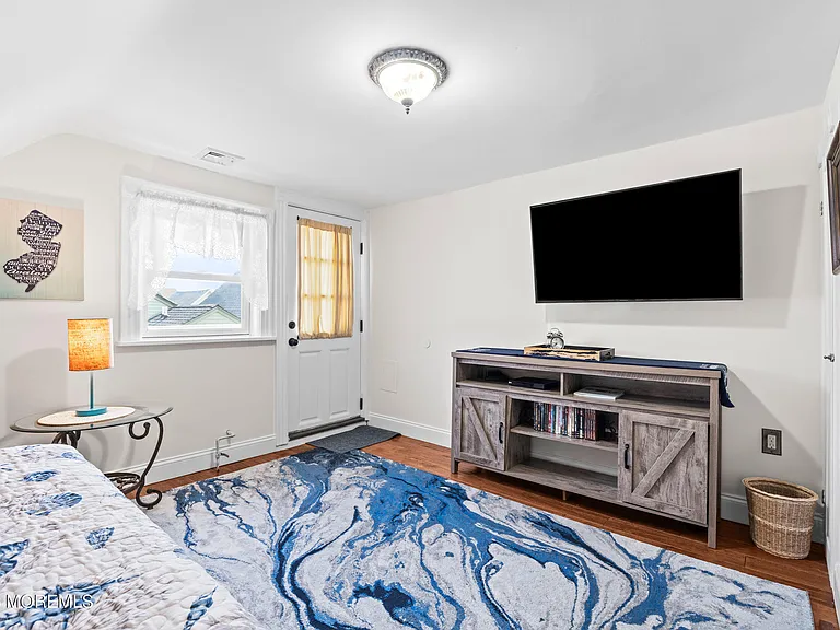 75 Webb Ave #UPPER -WEEKLY — Photo 29