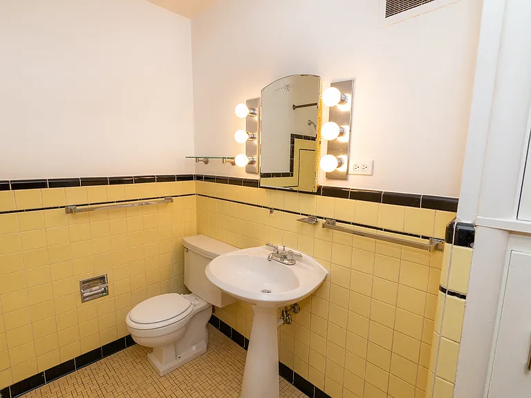 1283 Elizabeth St — Photo 6