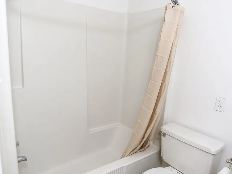 909 Montgomery St #3 — Photo 12