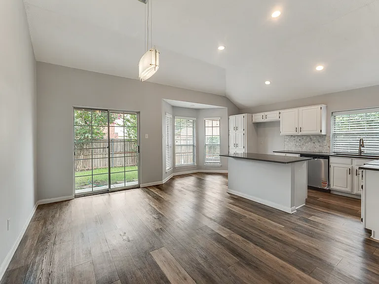 605 English Oak St — Photo 11