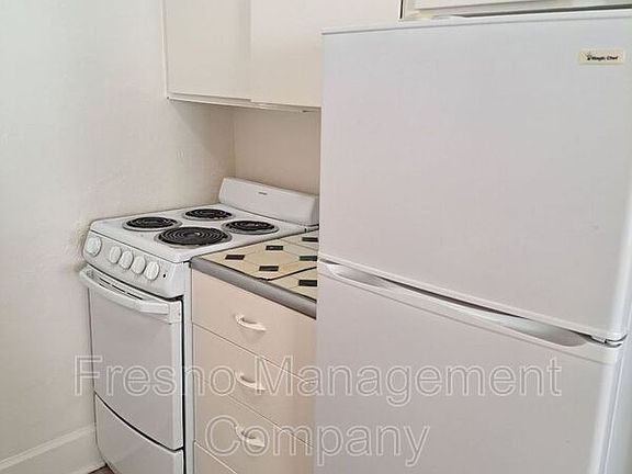 2nd image of 839 N Van Ness Ave