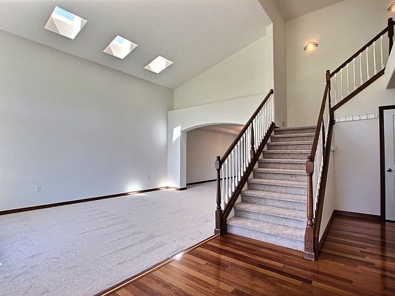 4th image of 1524 Daffodil Ave NE