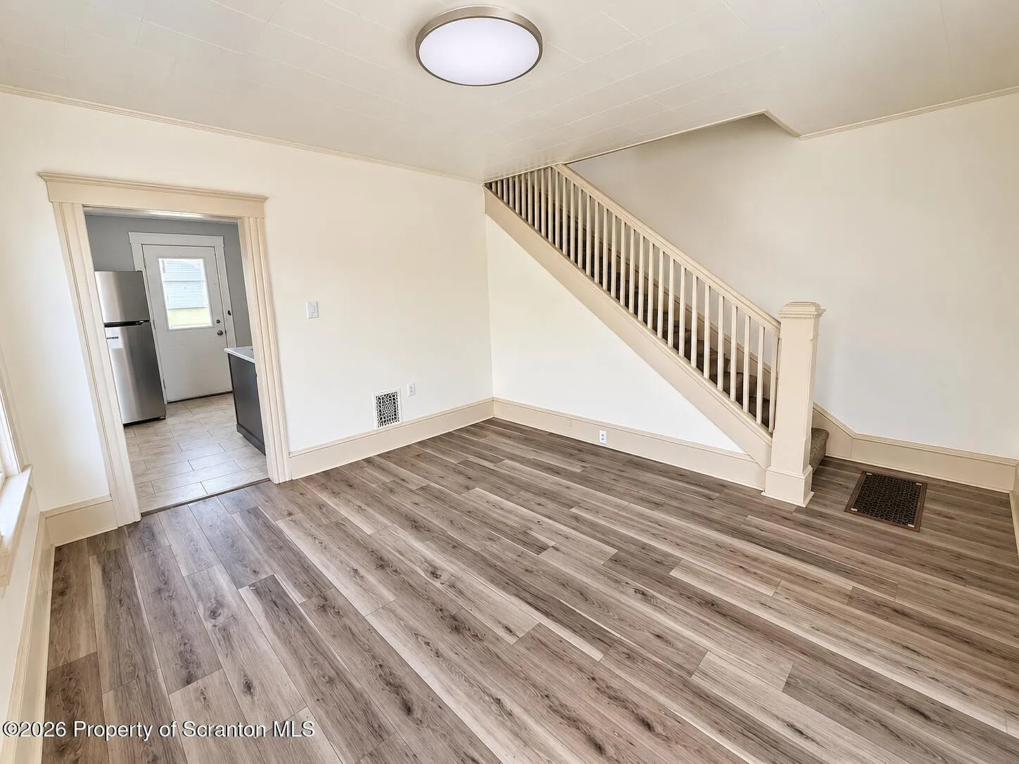 3 bed, 1.0 bath, 1200 sqft, $1,550 — Photo 3