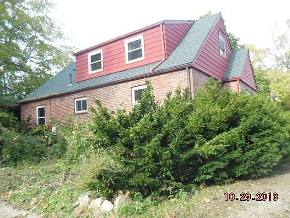 3rd image of 12 Elm Hill Dr