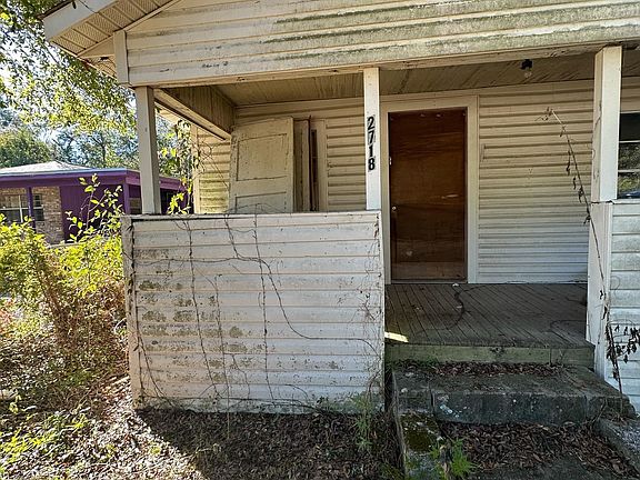 2nd image of 2718 Lake Henrietta St