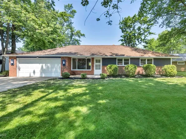 9 Nokomis Rd, Timberlake, OH 44095