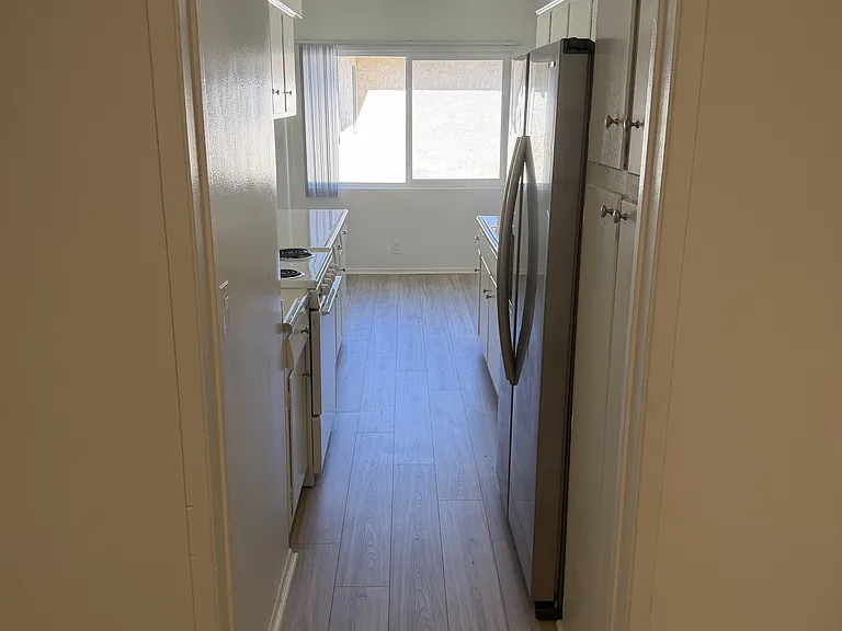 4310 Ventura Cyn Ave — Photo 19
