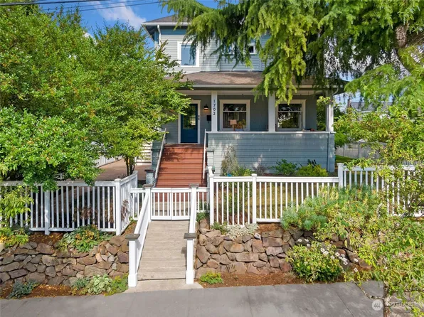 1702 Nob Hill Avenue N, Seattle, WA 98109