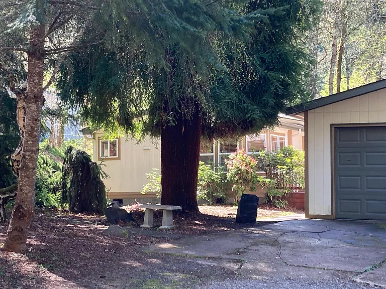 2040 S Shasta Loop — Photo 2