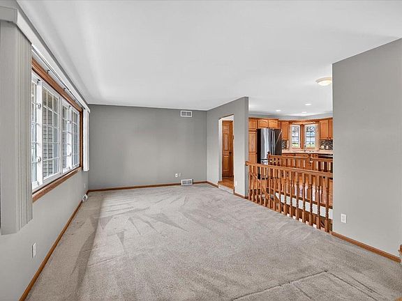 4th image of 450 Bonnie Road