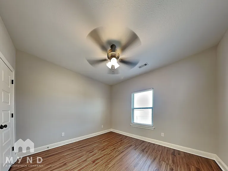 550 Captain Hopkins St — Photo 14