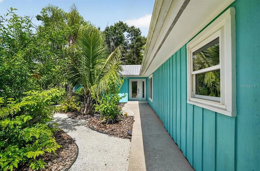 3 bed, 2.0 bath, 2248 sqft, $8,500 — Photo 4