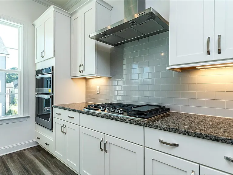 306 Clementine Dr — Photo 8