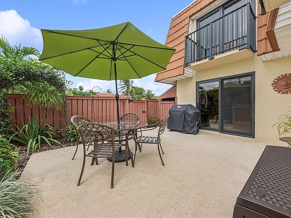 3rd image of 2863 Waterford Drive N