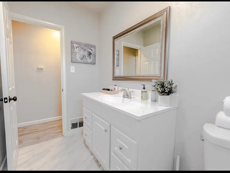 318 W Florinda St #A — Photo 20