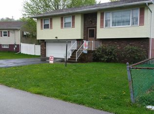400 W Brentwood Ave, Moundsville, WV 26041