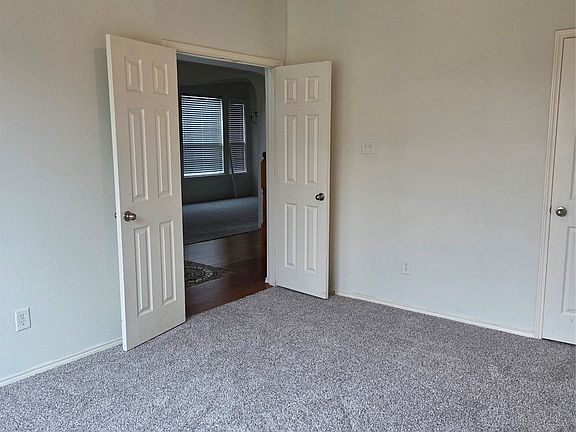 4th image of 662 Oak Creek Dr