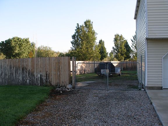 3rd image of 1028 W Sunberry Dr