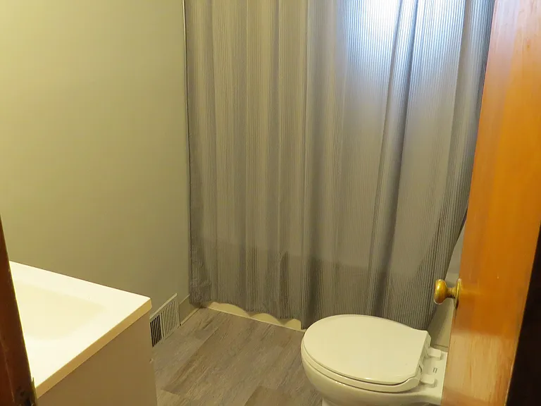 8190 Leavitt Rd — Photo 31