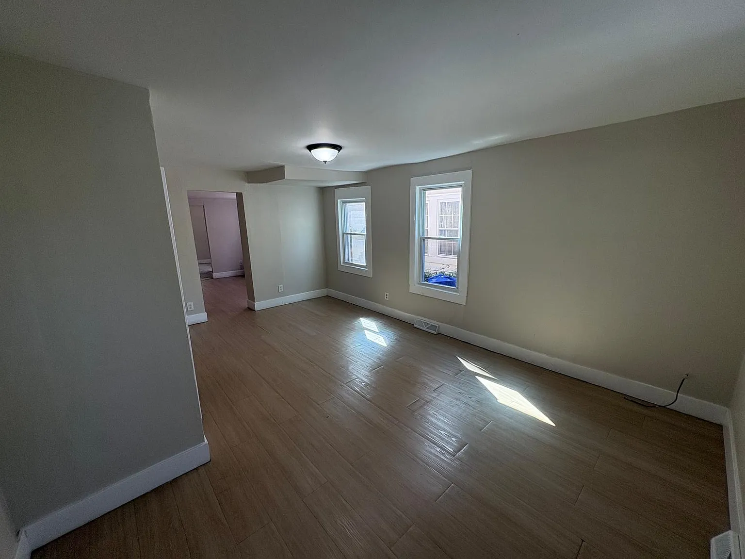 3 bed, 1093 sqft, $1,925 — Photo 4