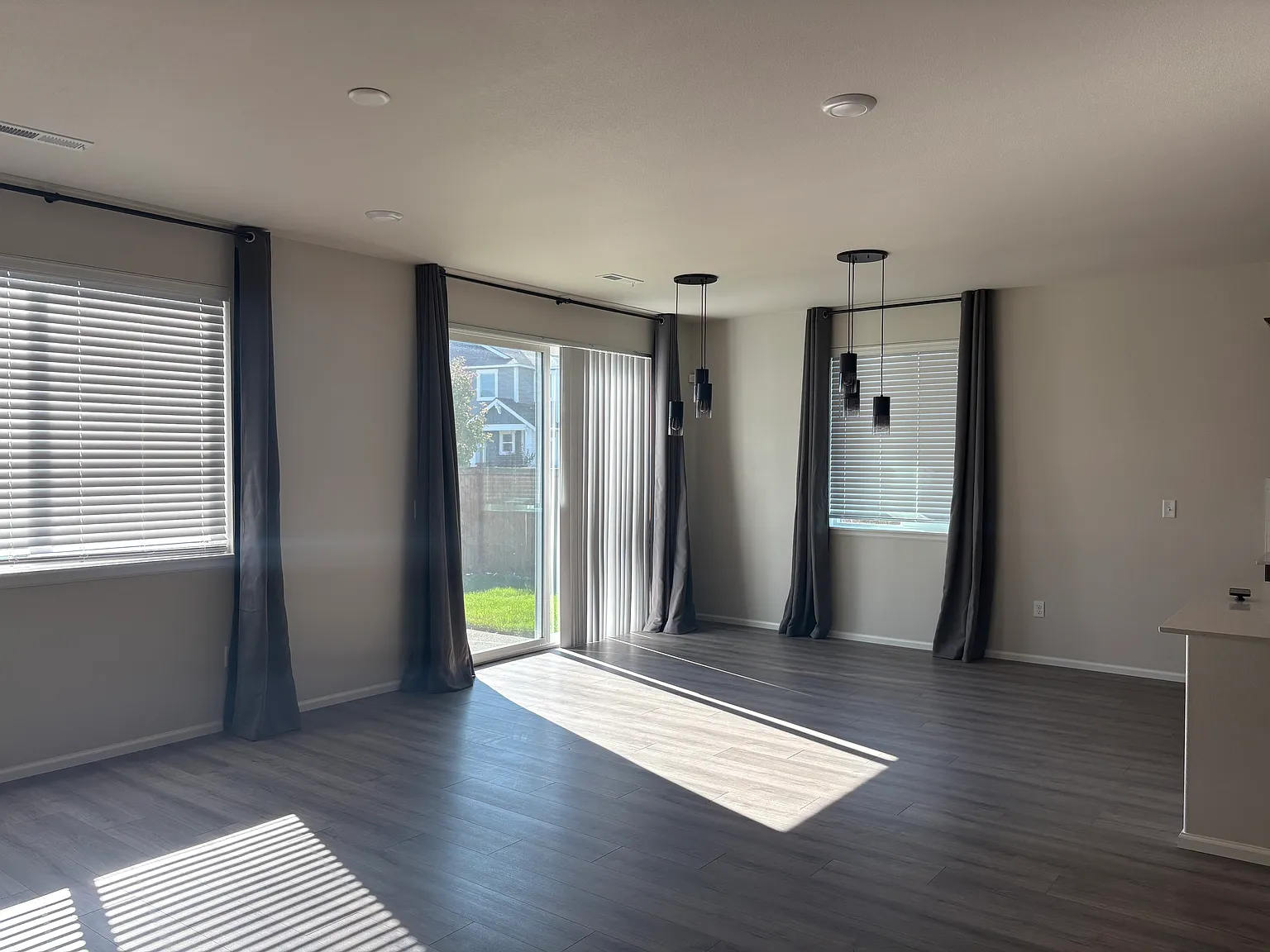 3 bed, 1670 sqft, $2,975 — Photo 4