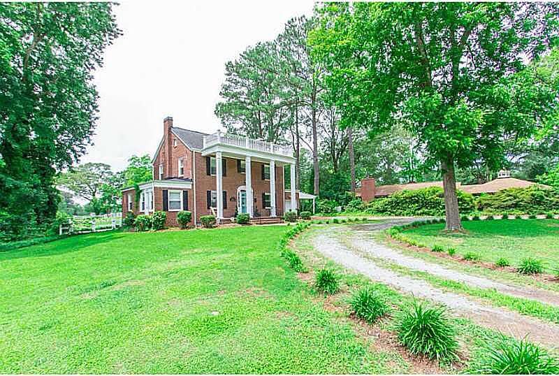 2nd image of 4415 Winchester Dr