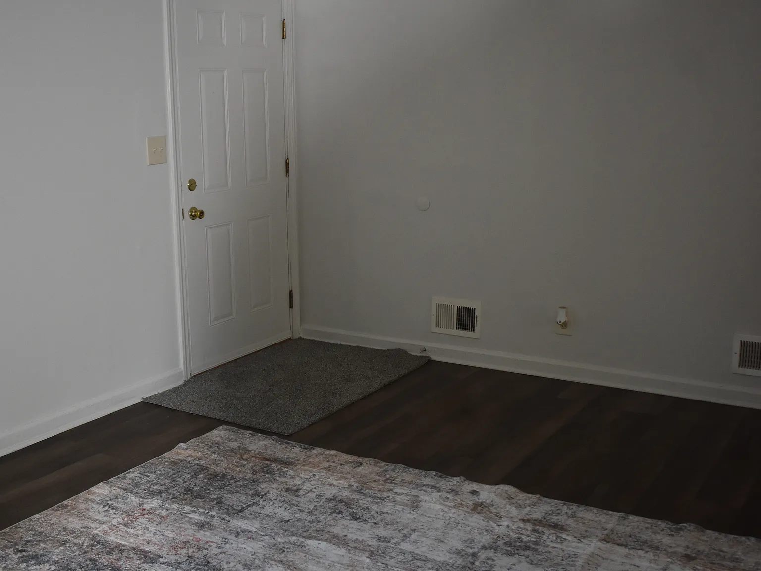 2 bed, 900 sqft, $1,400 — Photo 4