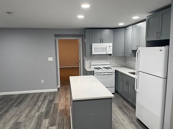 5th image of 81 Delawanna Ave