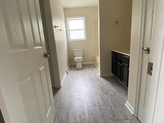 3rd image of 206 Arthur St