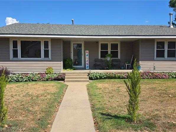 302 Railroad Ave, Heavener, OK 74937