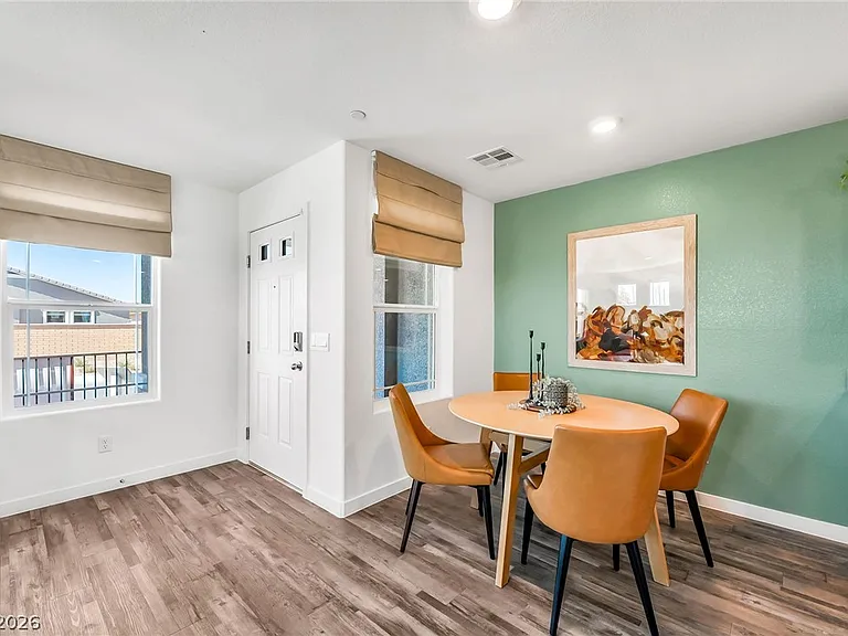 914 Rosy Starling St — Photo 8