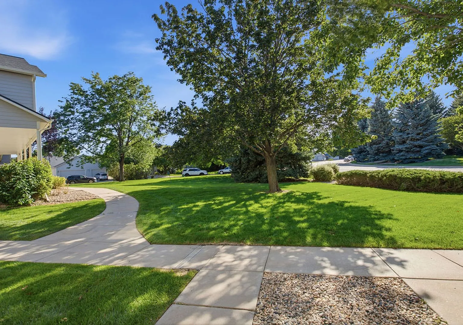 3 Bedroom Townhome near Overland Ave — Photo 3