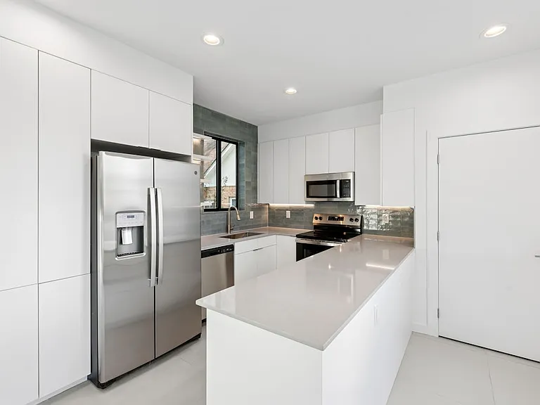 1915 Robbins Pl — Photo 10