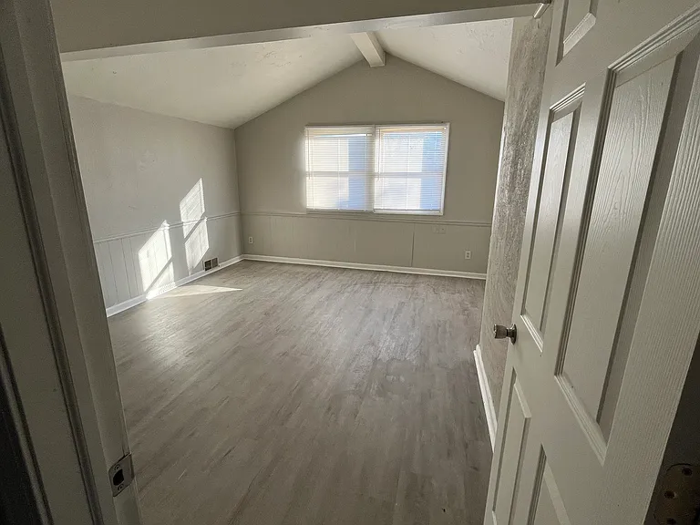 220 E Birch St — Photo 7