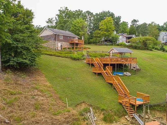 3rd image of 922 Campfire Point Dr